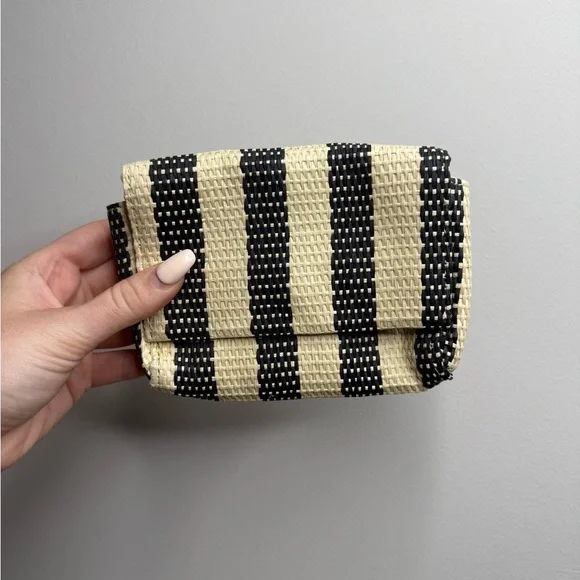 New Day Straw Bracelet Bag - Picture 2 of 8